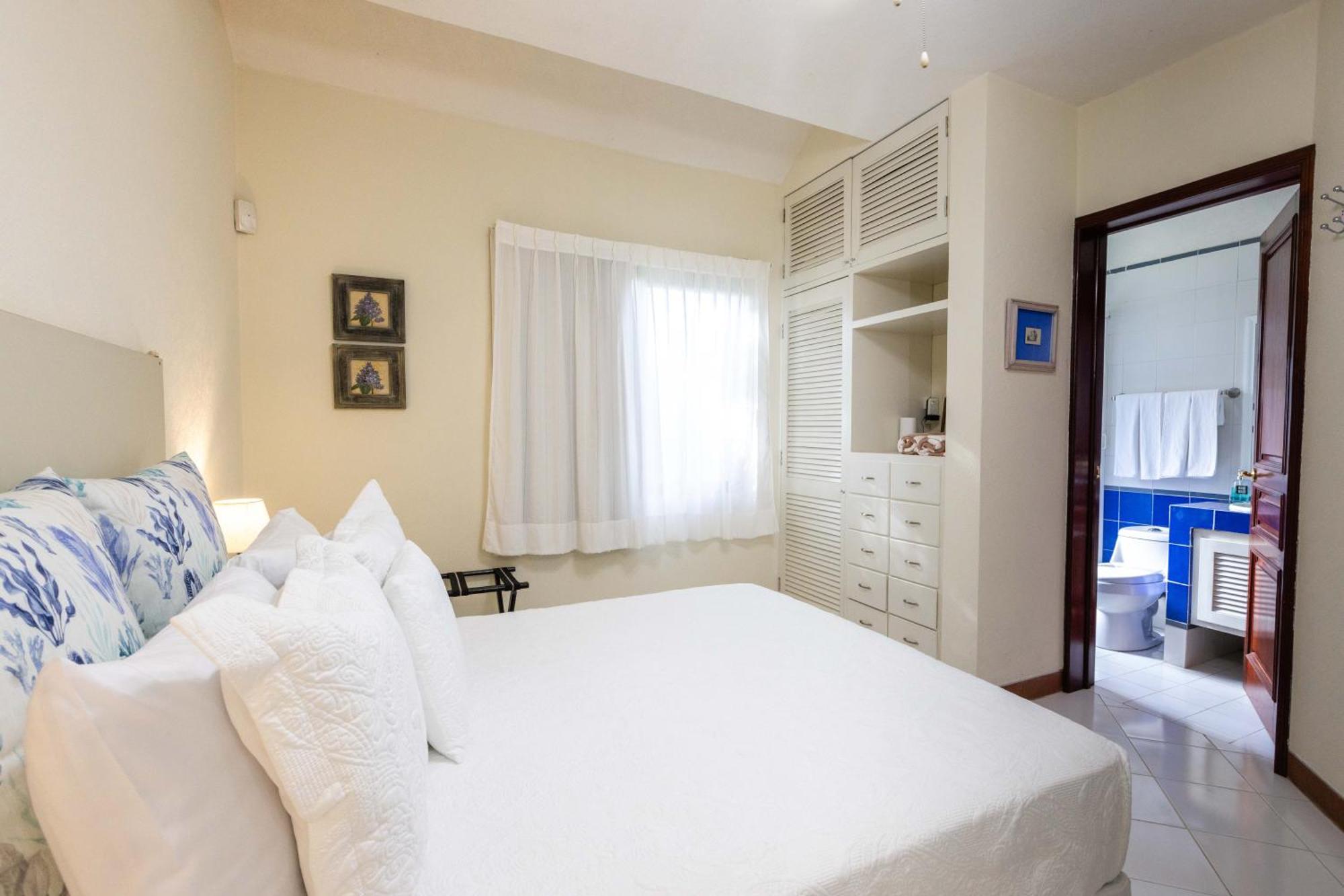 Magnifica Palmeras Luxurious 4 Bedroom 6 Bds 4 Ba Private Pool Lagoon Front Super Fast Wifi