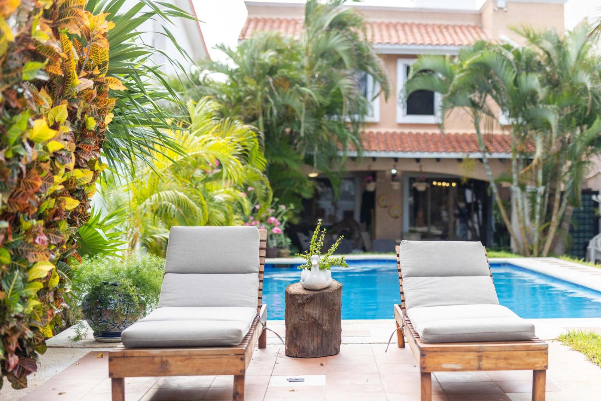 Magnifica Palmeras Luxurious 4 Bedroom 6 Bds 4 Ba Private Pool Lagoon Front Super Fast Wifi *