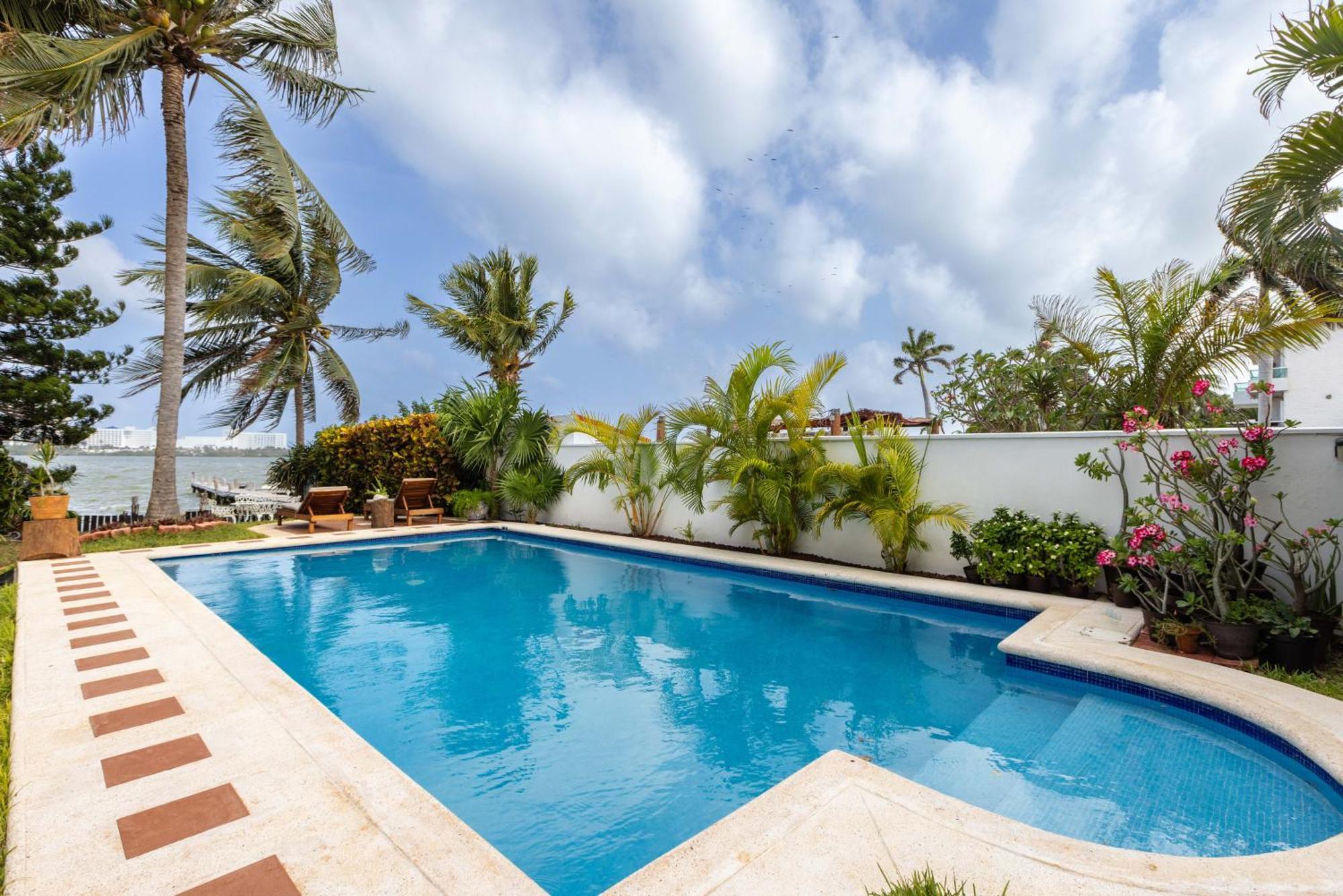 Magnifica Palmeras Luxurious 4 Bedroom 6 Bds 4 Ba Private Pool Lagoon Front Super Fast Wifi Pousada Cancún