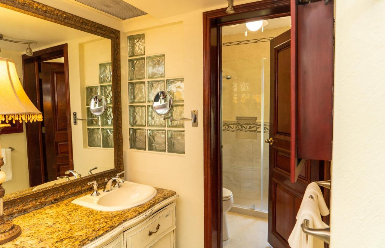 Villa Magnifica Palmeras Luxurious 4 Bedroom 6 Bds 4 Ba Private Pool Lagoon Front Super Fast Wifi