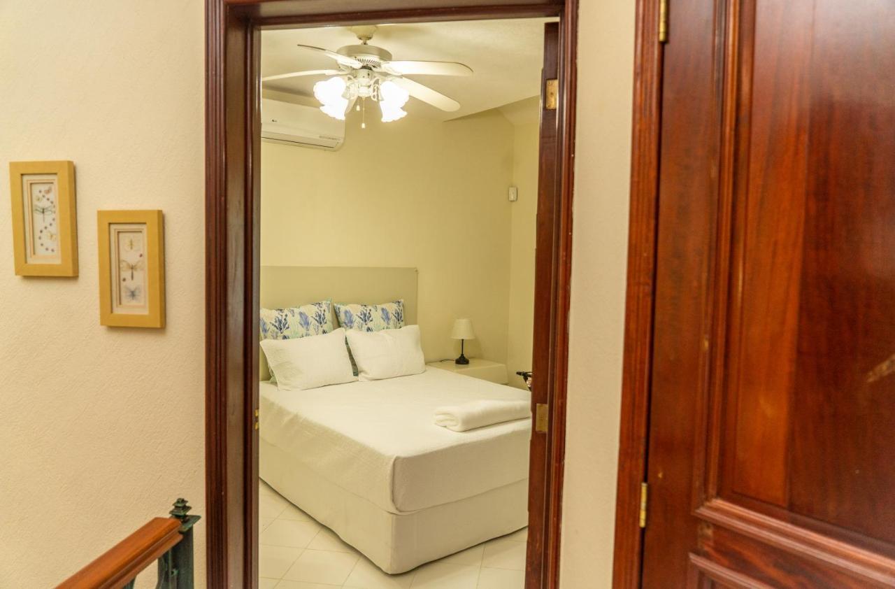 Villa Magnifica Palmeras Luxurious 4 Bedroom 6 Bds 4 Ba Private Pool Lagoon Front Super Fast Wifi