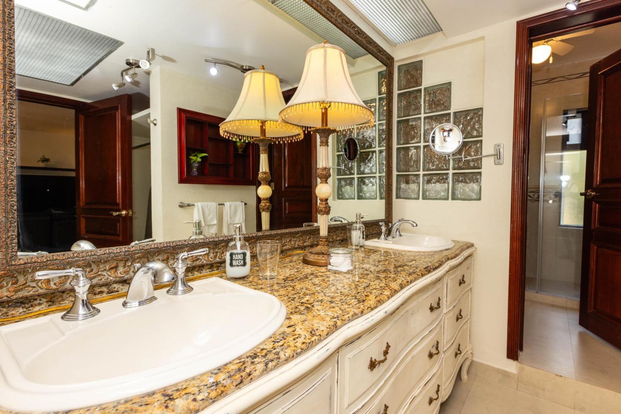 Villa Magnifica Palmeras Luxurious 4 Bedroom 6 Bds 4 Ba Private Pool Lagoon Front Super Fast Wifi Cancun